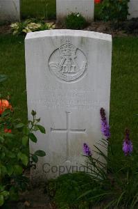 Dozinghem Military Cemetery - Gough, T